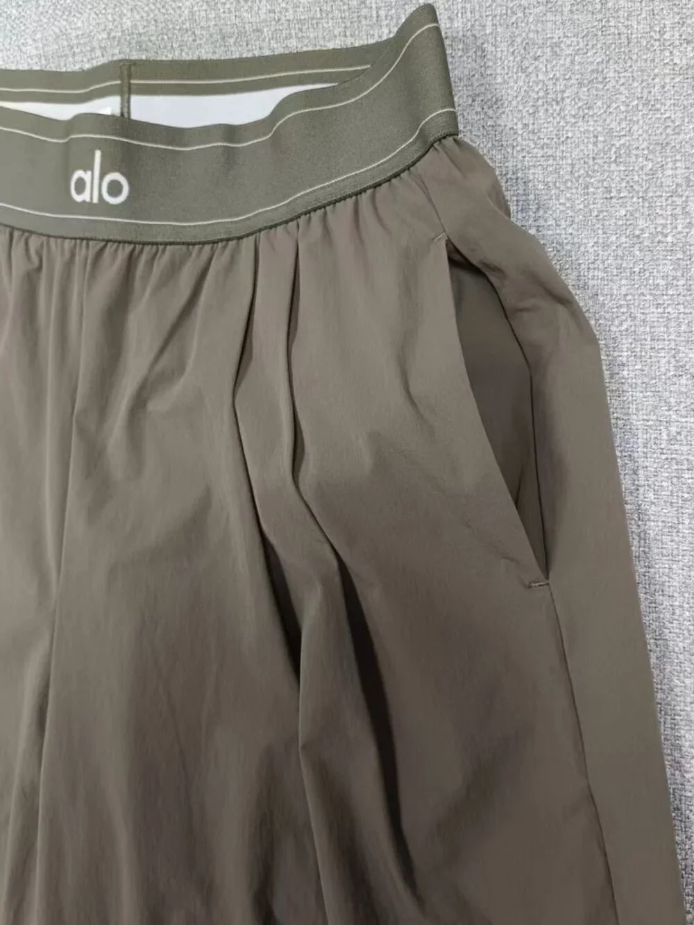 Olive Brand new with tags💐ALO Yoga Suit Up Trouser Wide-Leg, 30” Inseam👼